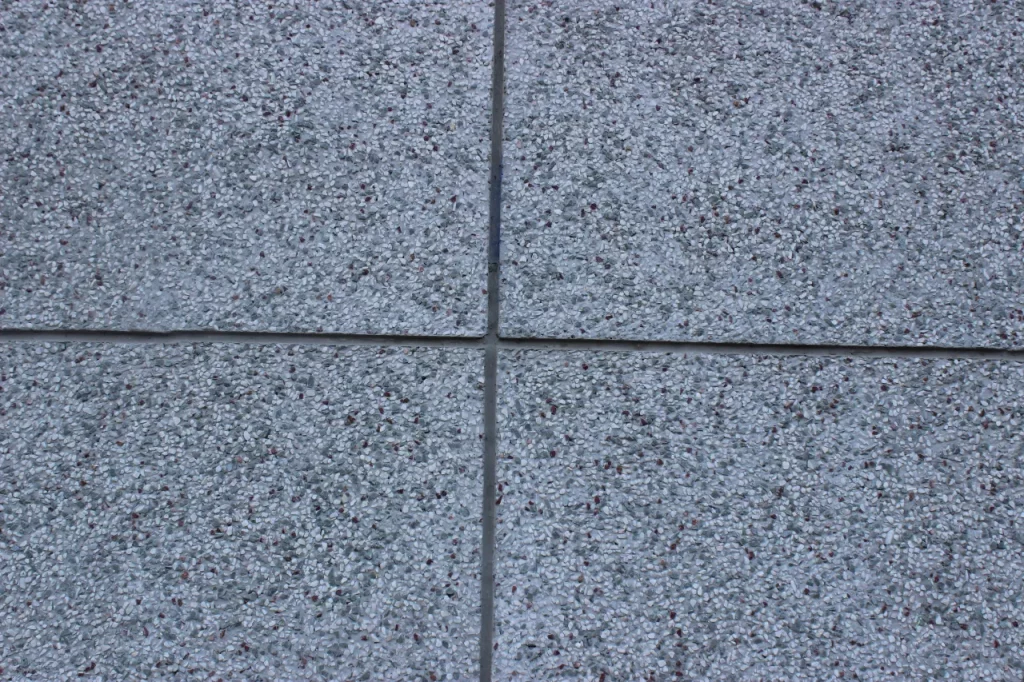 Каменная штукатурка или тканевые обои?